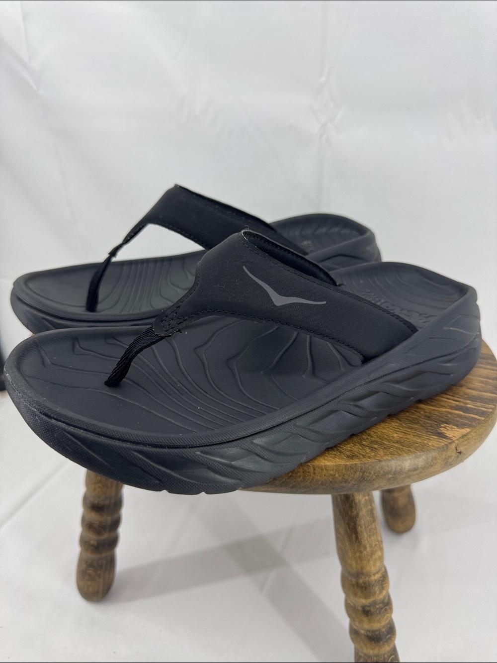 Hoka One One Womens ORA Recovery All Black Sandals Thongs, Flip Flops, sz 8